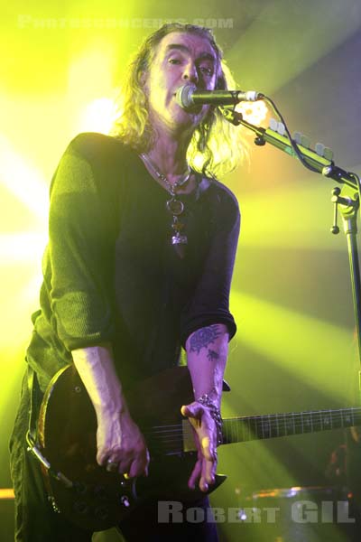 NEW MODEL ARMY - 2013-12-20 - PARIS - Divan du Monde - Justin Edward Sullivan